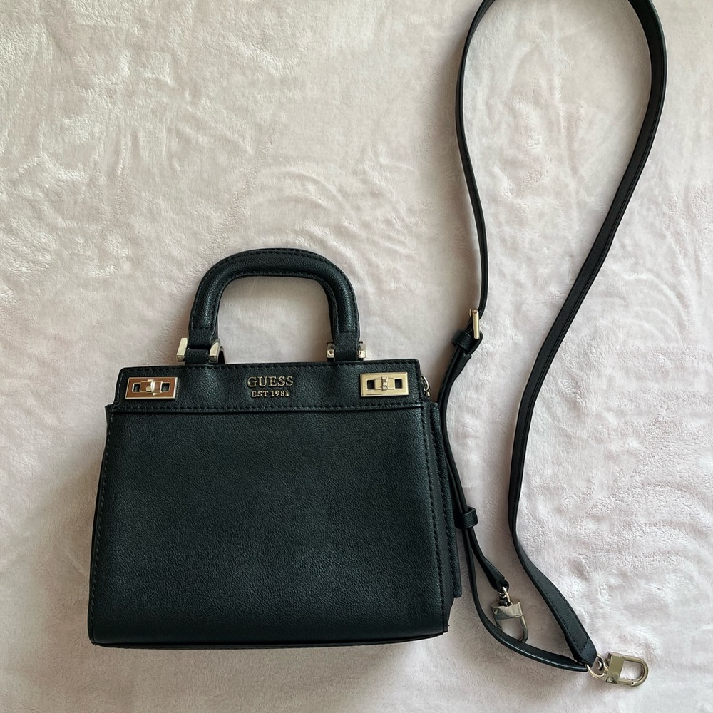 Black Guess bag🗝️
